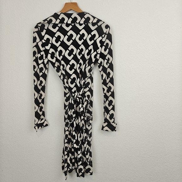 Diane von Furstenberg DVF Black White Chain Link Giant Julian Silk Wrap Dress 2 - Picture 12 of 15
